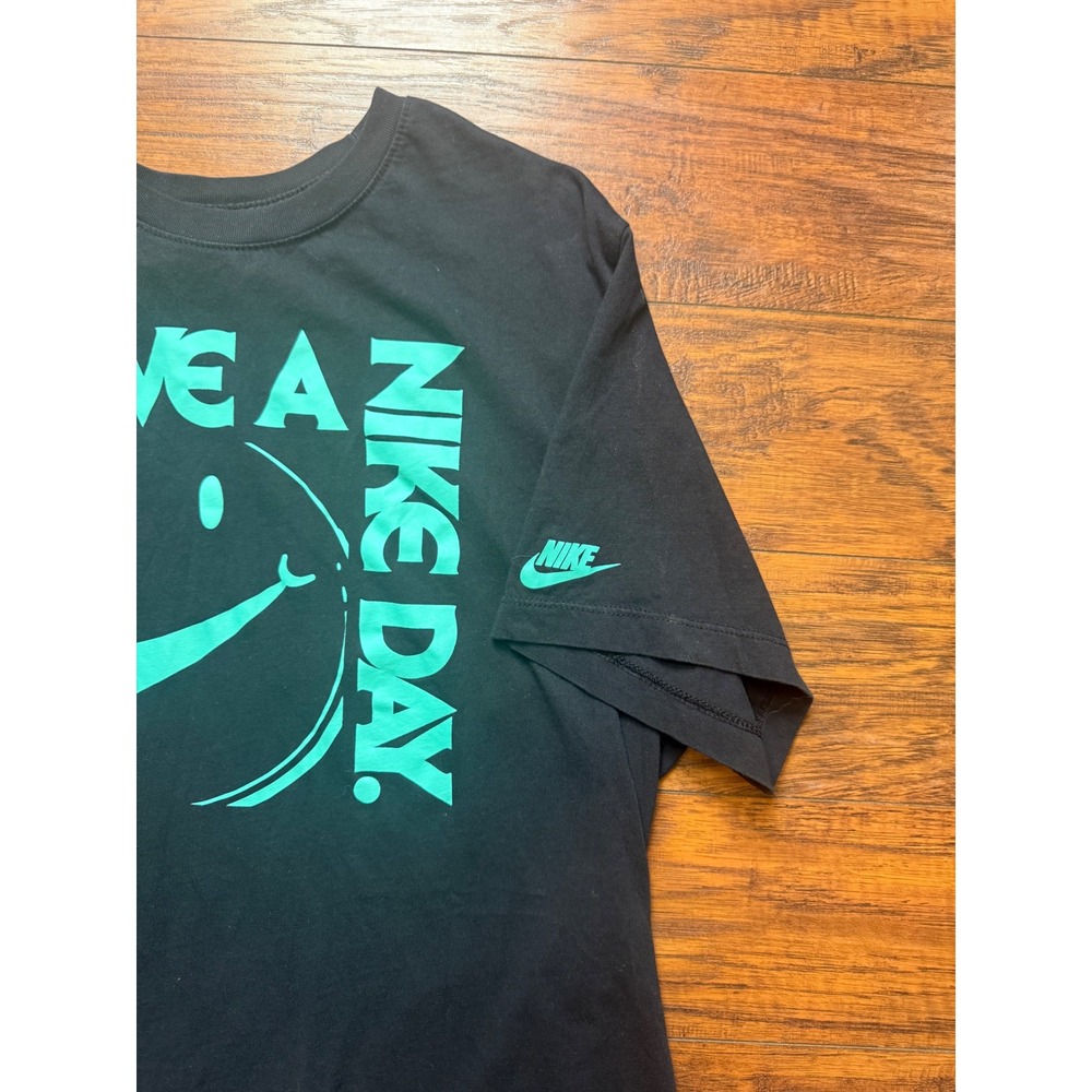 Nike Have A Nike Day Smiley Face Graphic T-Shirt Black Teal Mens XL - Picture 4 of 6